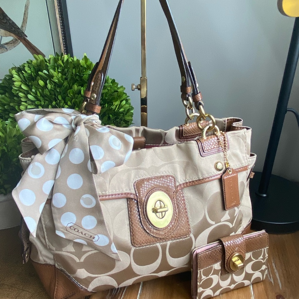 Coach Beige and Brown Signature Canvas Satchel. - Picture 6 of 15